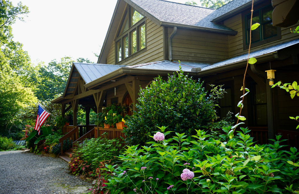 Bent-Creek-Lodge-exterior
