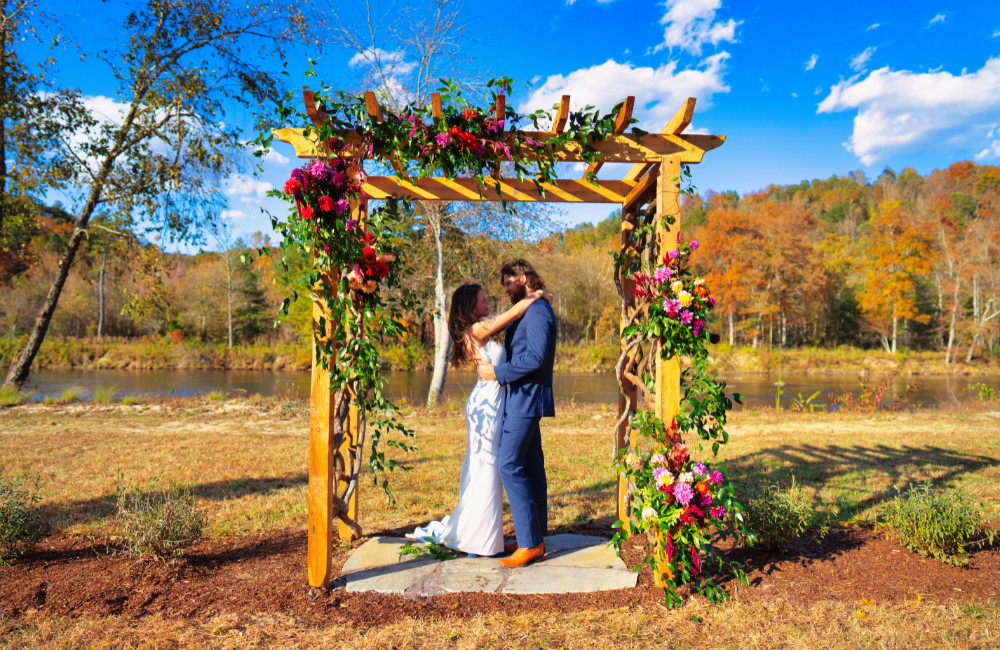 Asheville-River-Cabins-ceremony-site