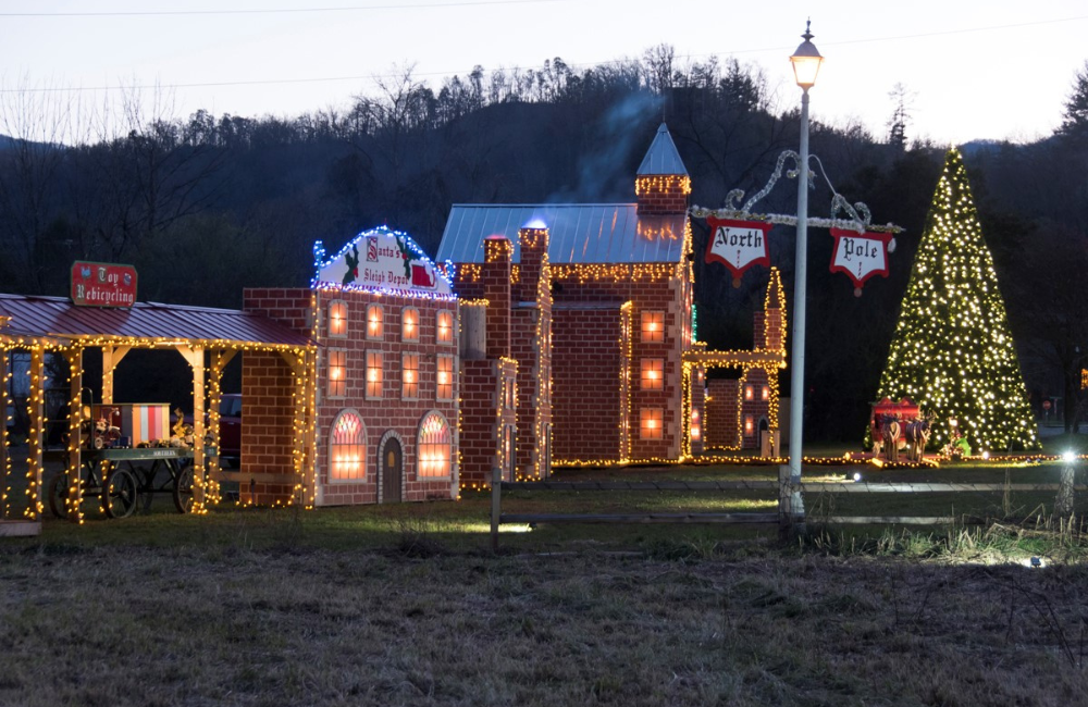 Bryson City Christmas lights and tree