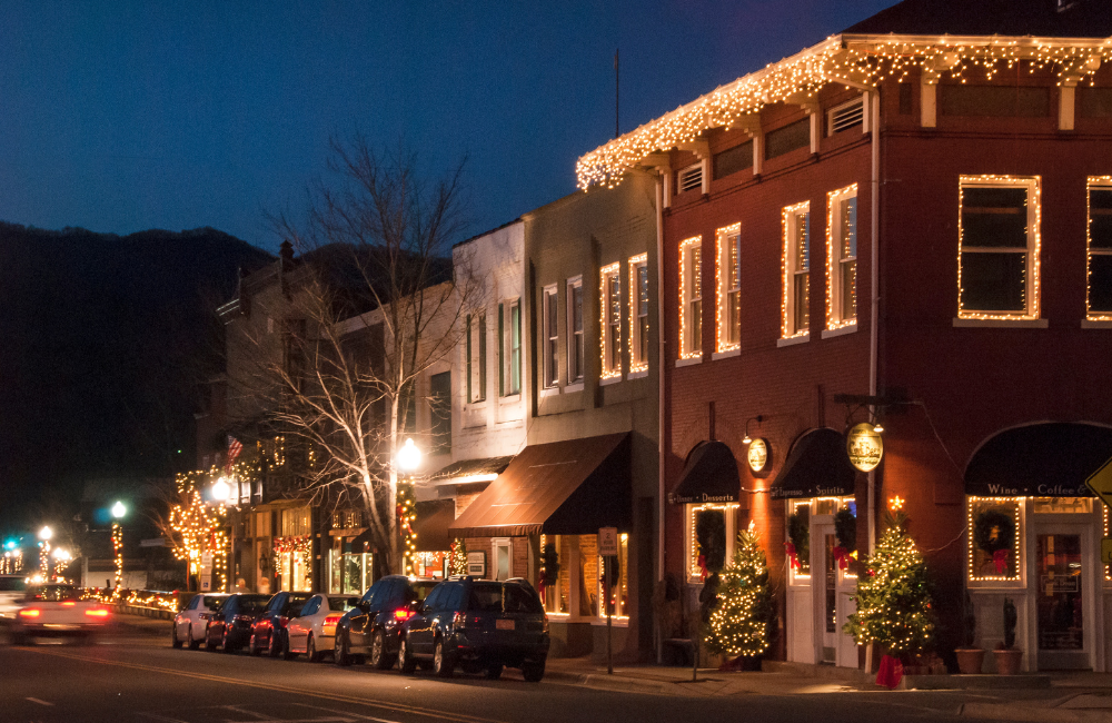 Bryson City Christmas downtown lit up