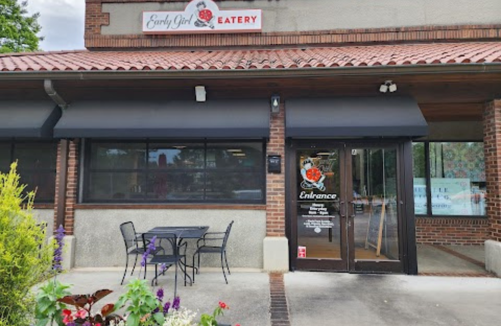 Facade of the South Asheville Early Girl Eatery location