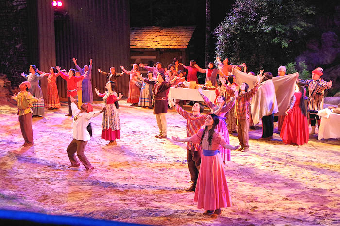 Unto These Hills Drama, Cherokee