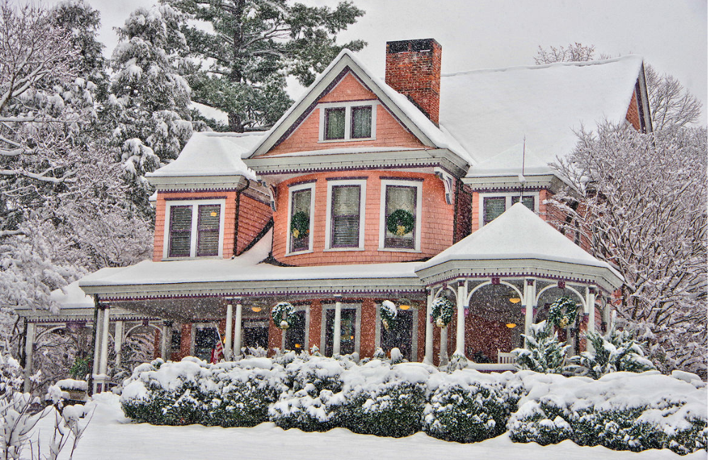 Snow-covered Beaufort B&B in Asheville