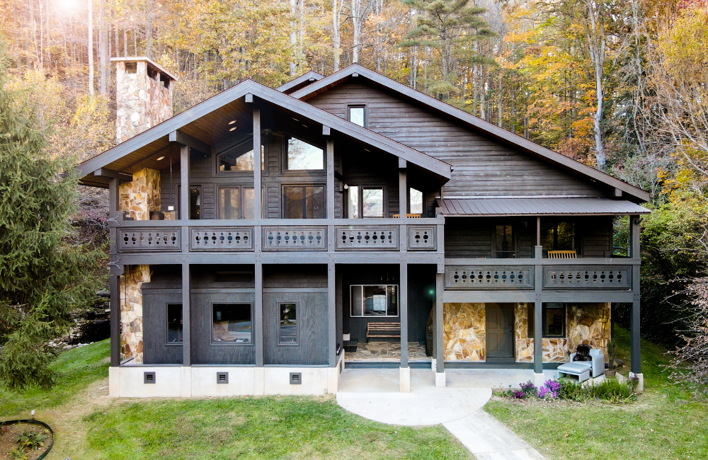 Exterior view of Outland Great Smoky Mountains Chalet & Suites