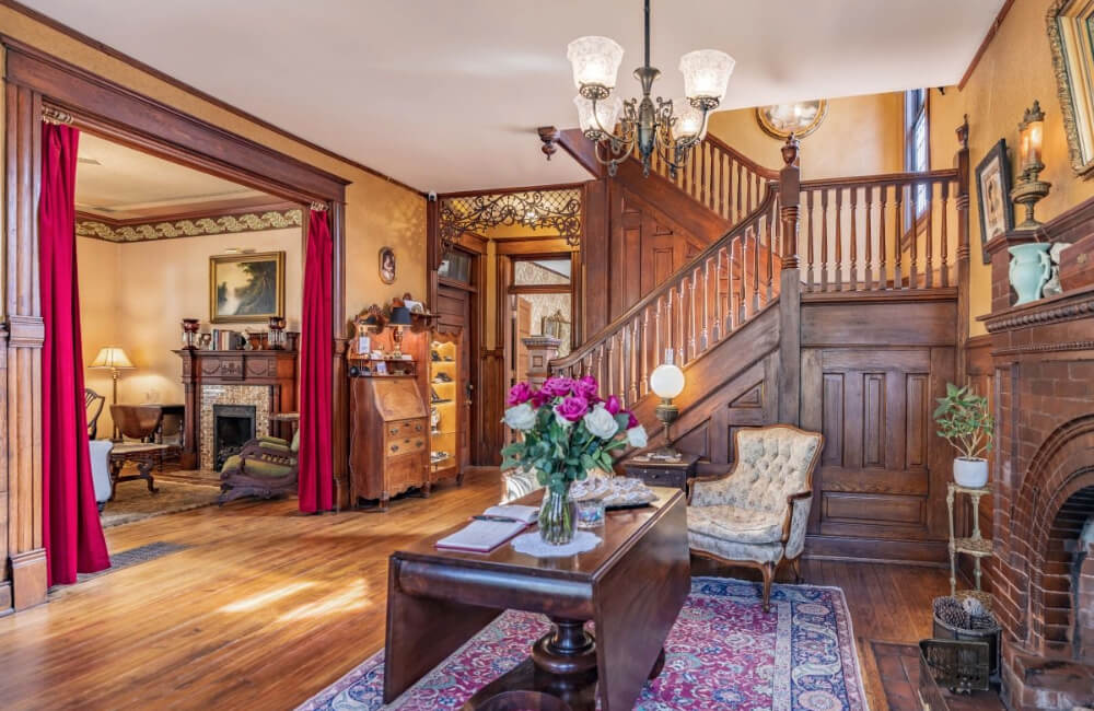 1899 Wright Inn & Carriage House