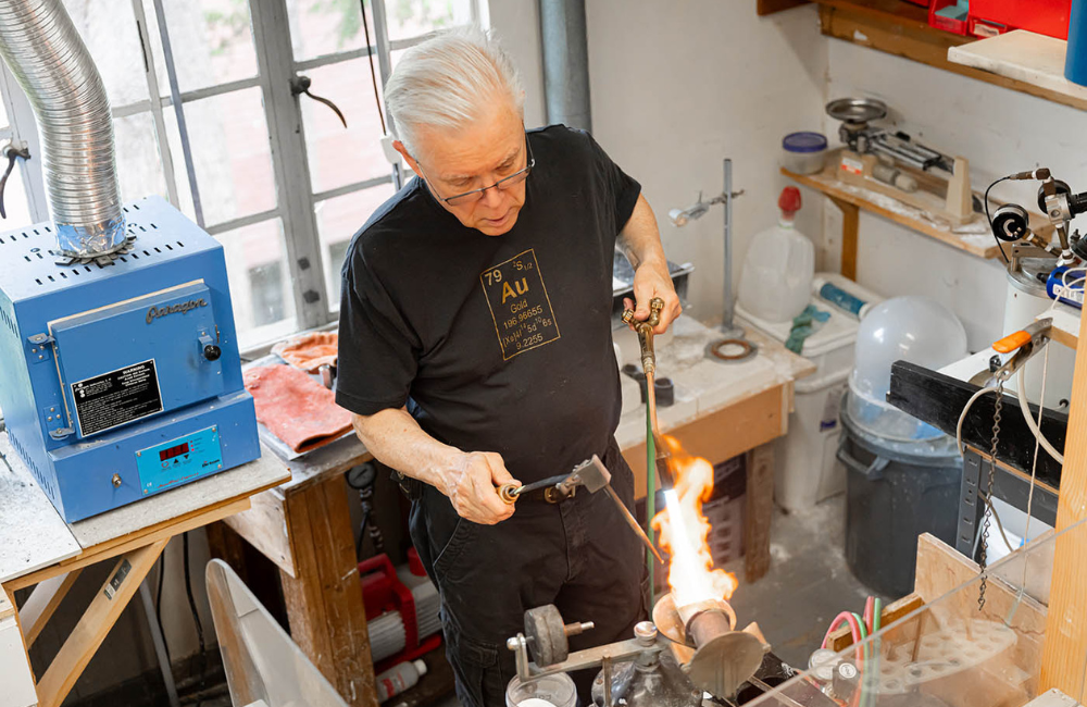 Artist at work at Grovewood Gallery, Asheville