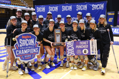 Photo of the champions of the Ingles SoCon Volleyball Championship