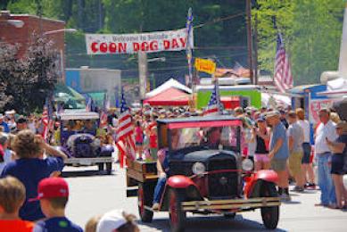Coon Dog Day, Saluda