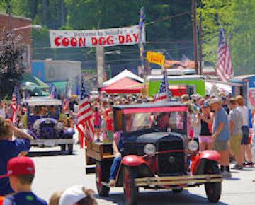 Coon Dog Day, Saluda