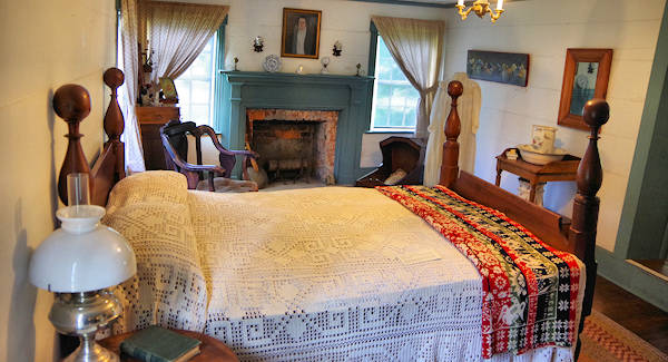 Carson House, Marion, Bedroom