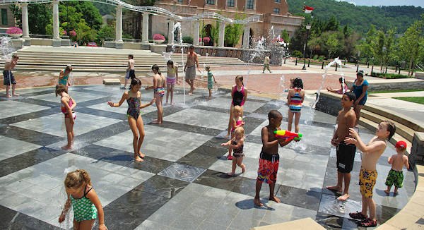 Pack Square Splash Fountain