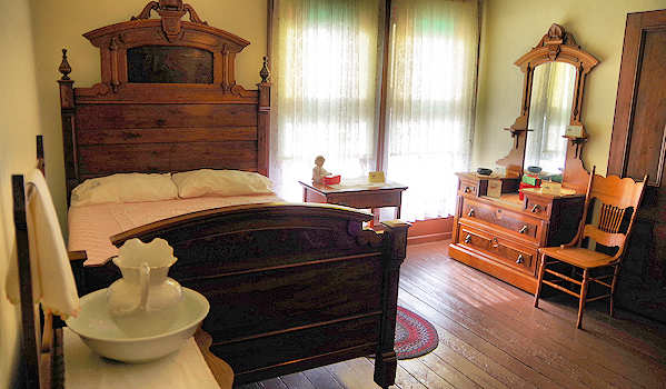 Thomas Wolfe Home Bedroom