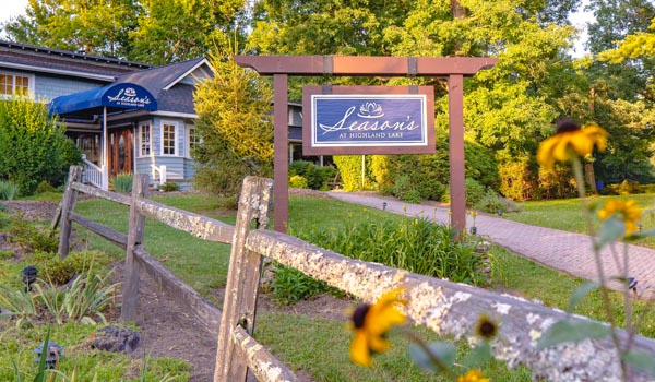 Season's Highland Lake Inn Flat Rock 